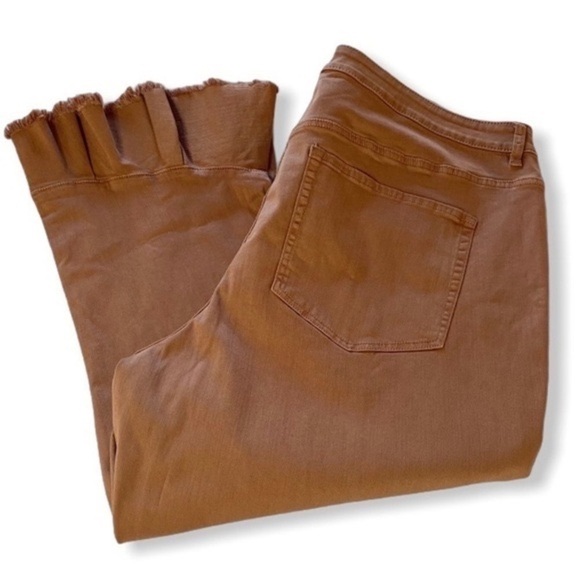 Lane Bryant Ruffle Bottom Crop Jeans Pink Size 26 NEW NWT - Picture 6 of 15